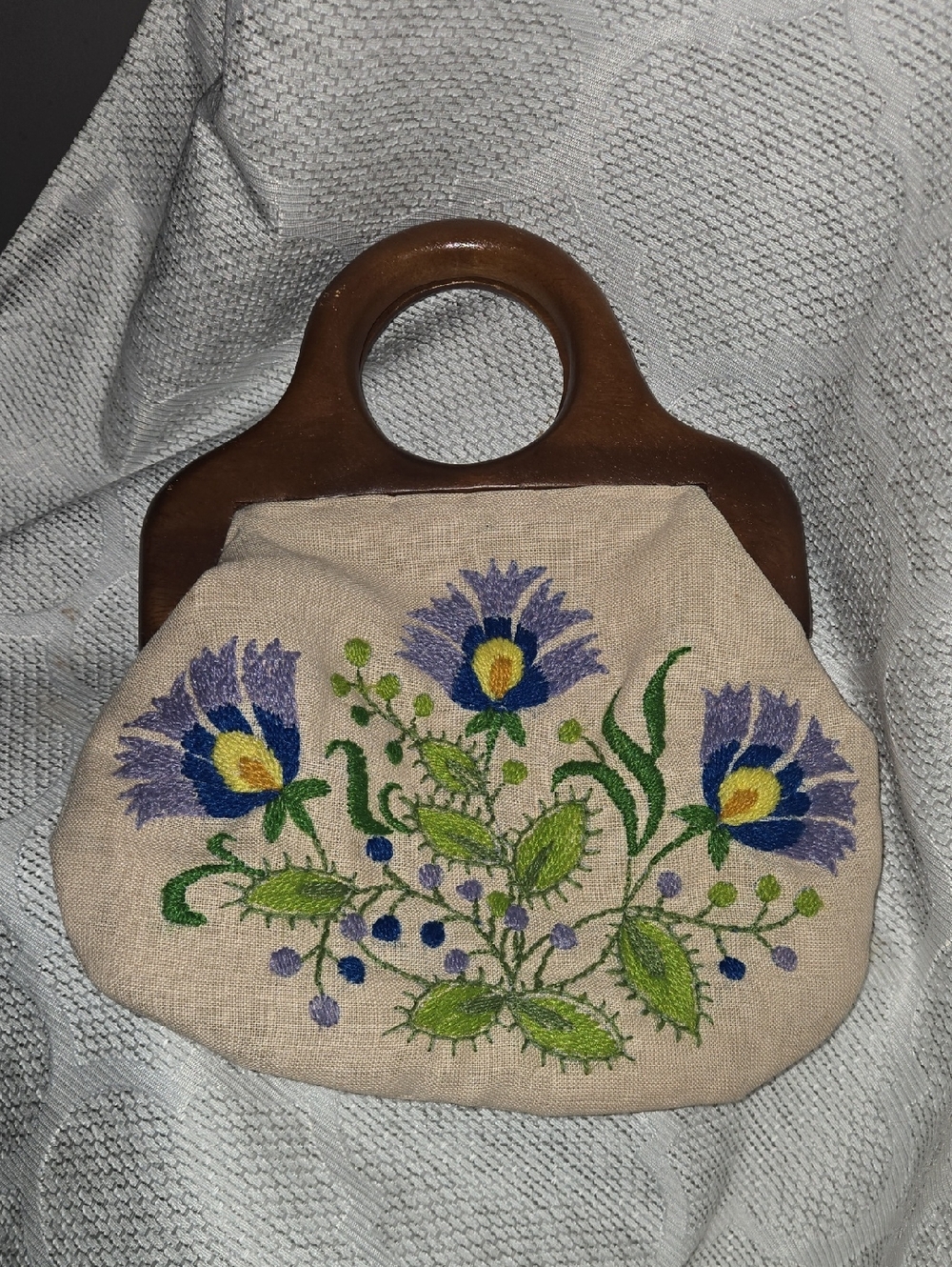 Vintage LeeWards Jacobean Crewel Handbag Completed Wood Handle 70s